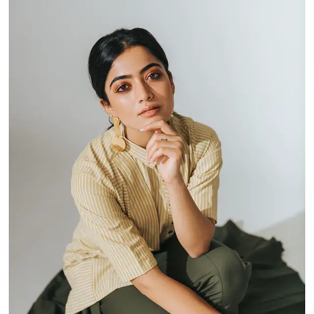 Rashmika Mandanna Age, Wiki, Family, Education, Boyfriend & More 13 Rashmika Mandanna Hot Pic