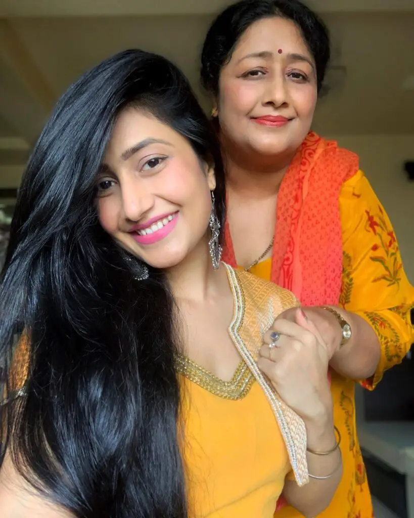 Dhanashree Verma Age, Wiki, Height, Education, Boyfriend, & More 7 Dhanashree Verma mother
