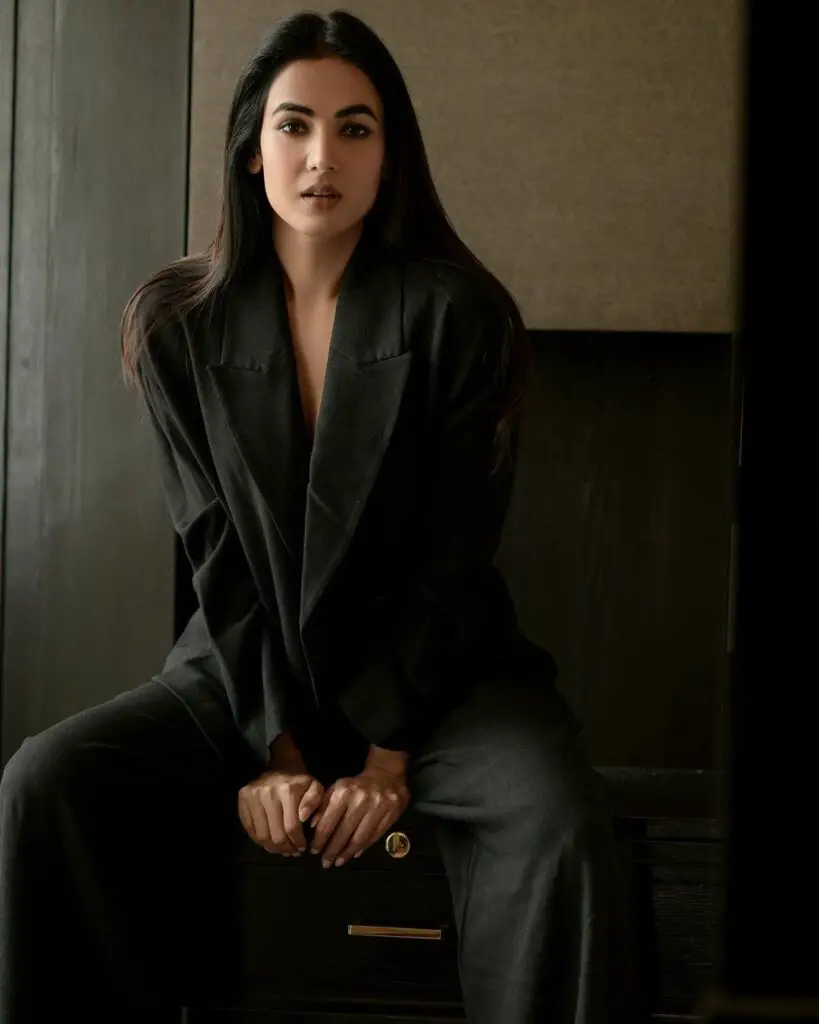 Sonal Chauhan Age, Wiki, Height, Family, Education, Boyfriend 8 Sonal Chauhan Images