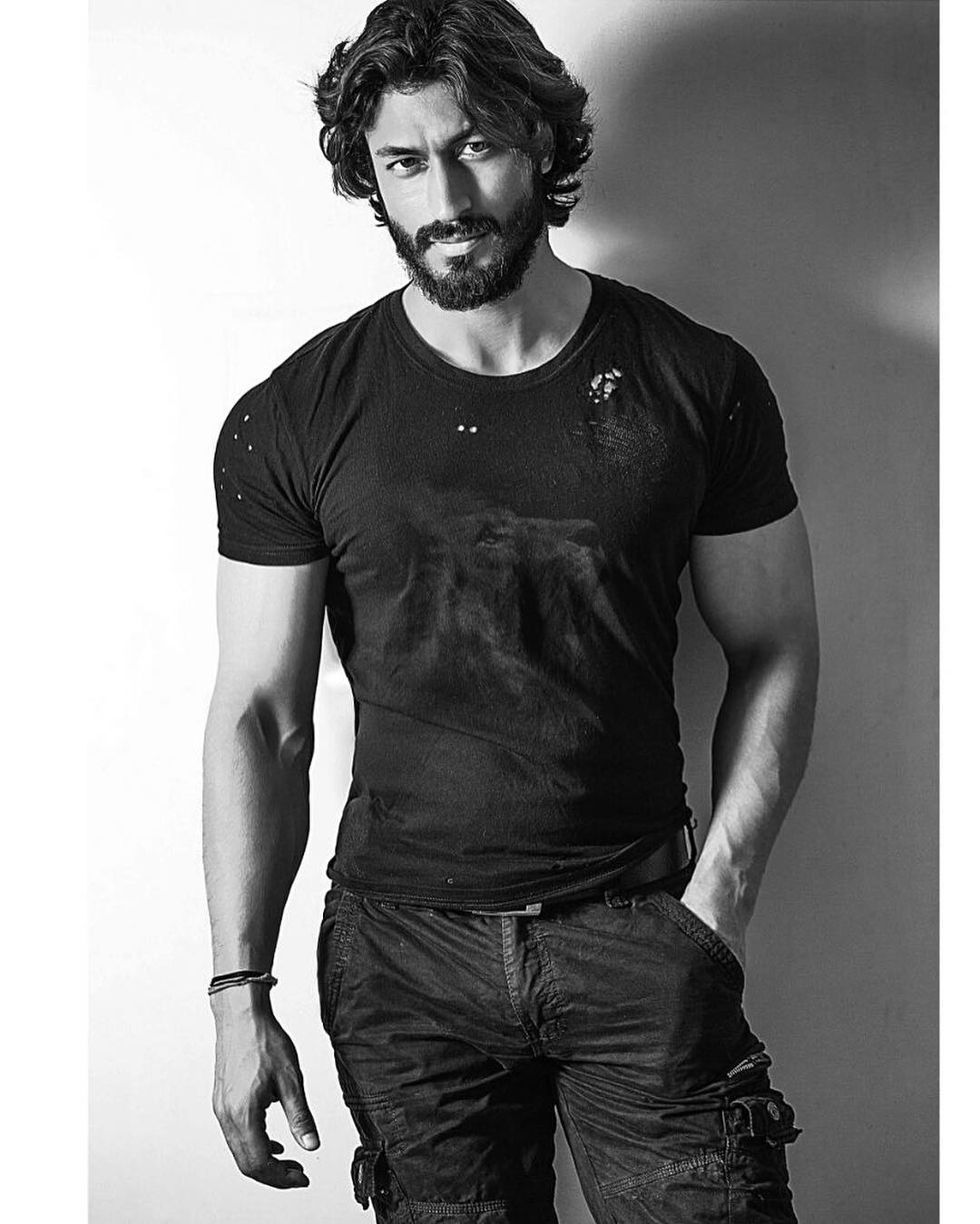 Vidyut Jamwal Age, Height, Family, Education, Girlfriend