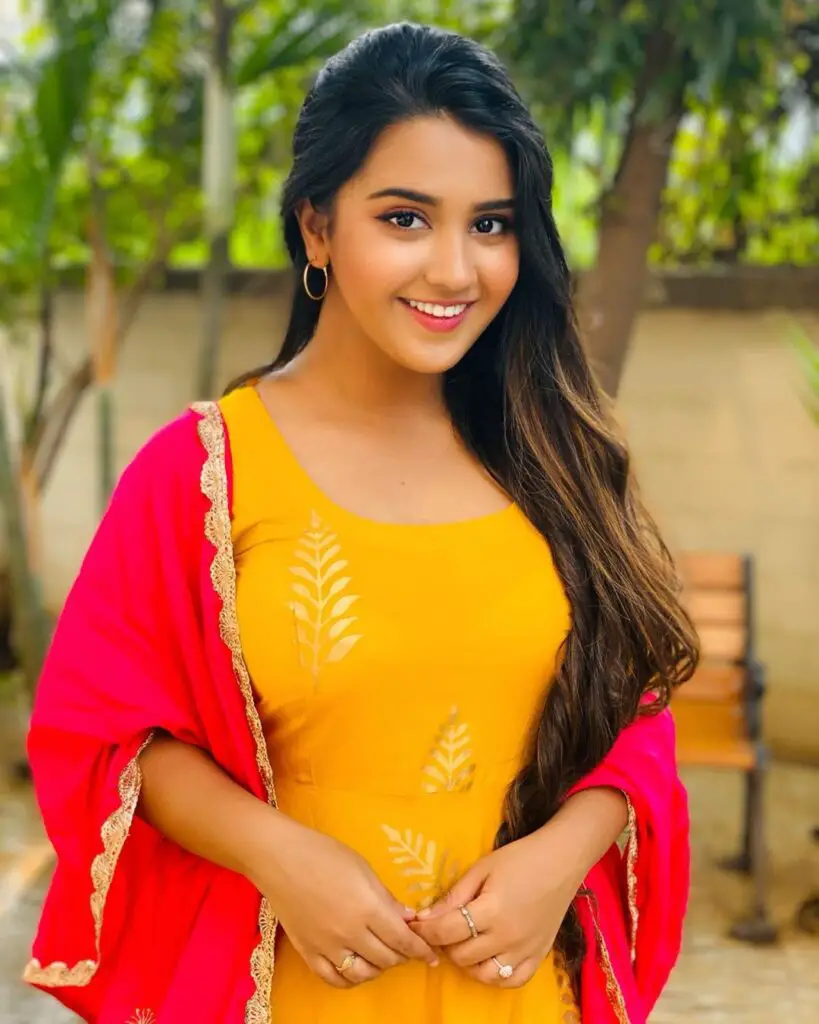 Roshni Walia Biography, Age, Wiki, Family, Boyfriend & More 12 Roshni Walia Biography, Age, Wiki, Family, Boyfriend & More