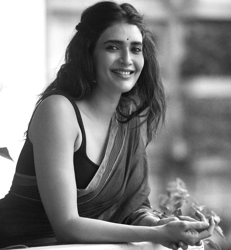 Karishma Tanna Age, Wiki, Height, Husband, Affairs & More 11 Karishma Tanna Images