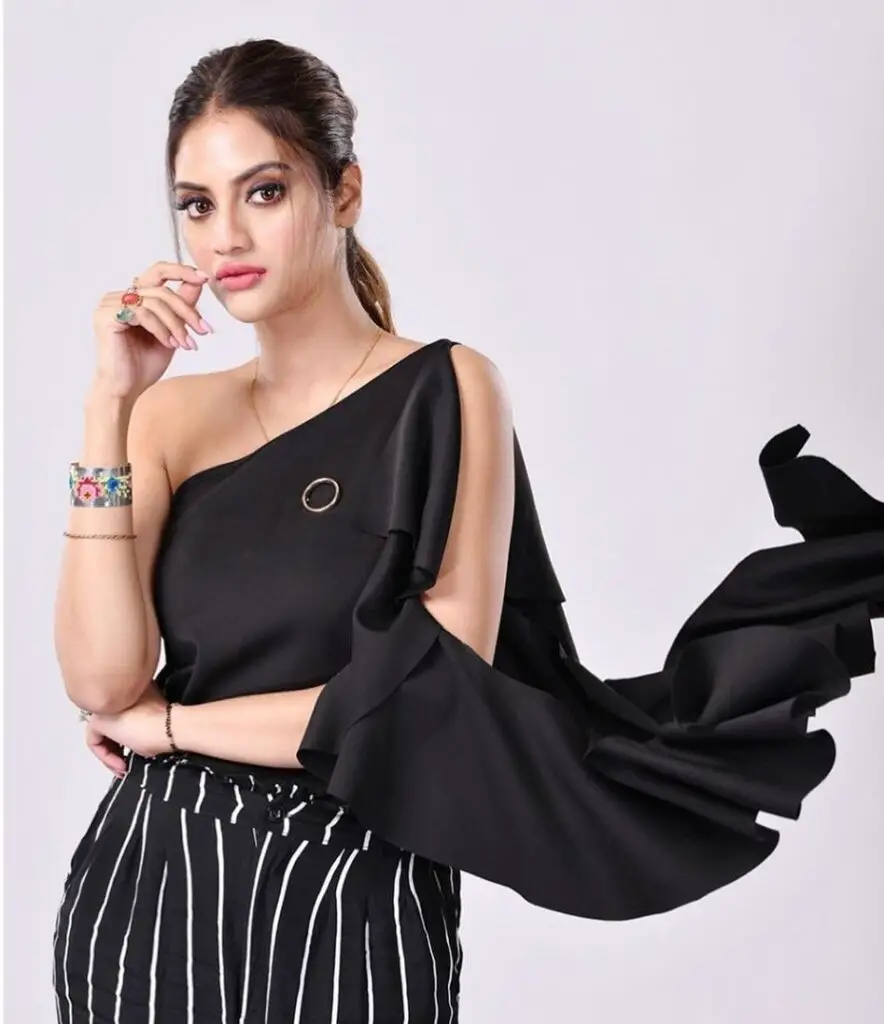 Nusrat Jahan Age, Wiki, Height, Education, Husband & More 10 Nusrat Jahan sexy hot pic