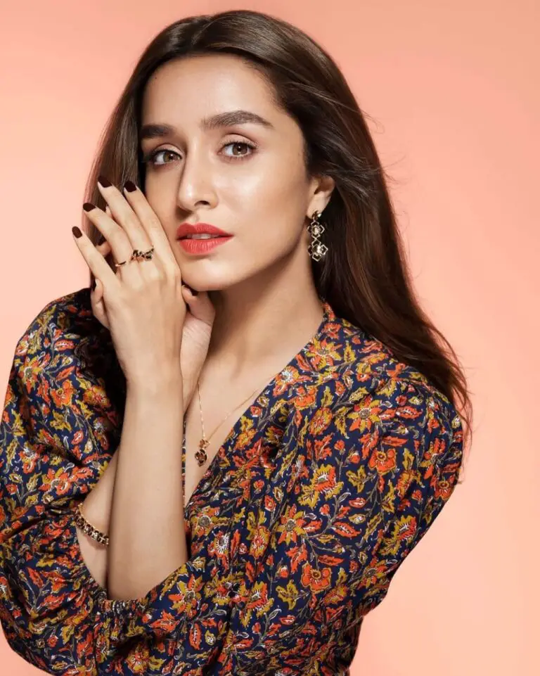 Shraddha Kapoor Age, Wiki, Height, Family, Education, Boyfriend & More | BiographyVilla