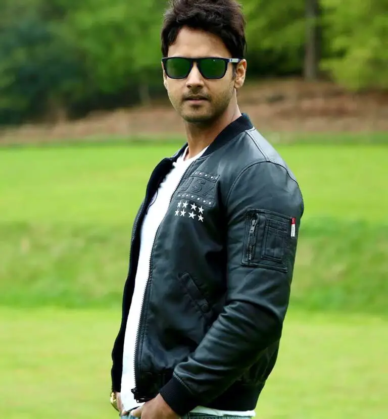 Yash Dasgupta Age, Wiki, Girlfriend, Family, Education & More