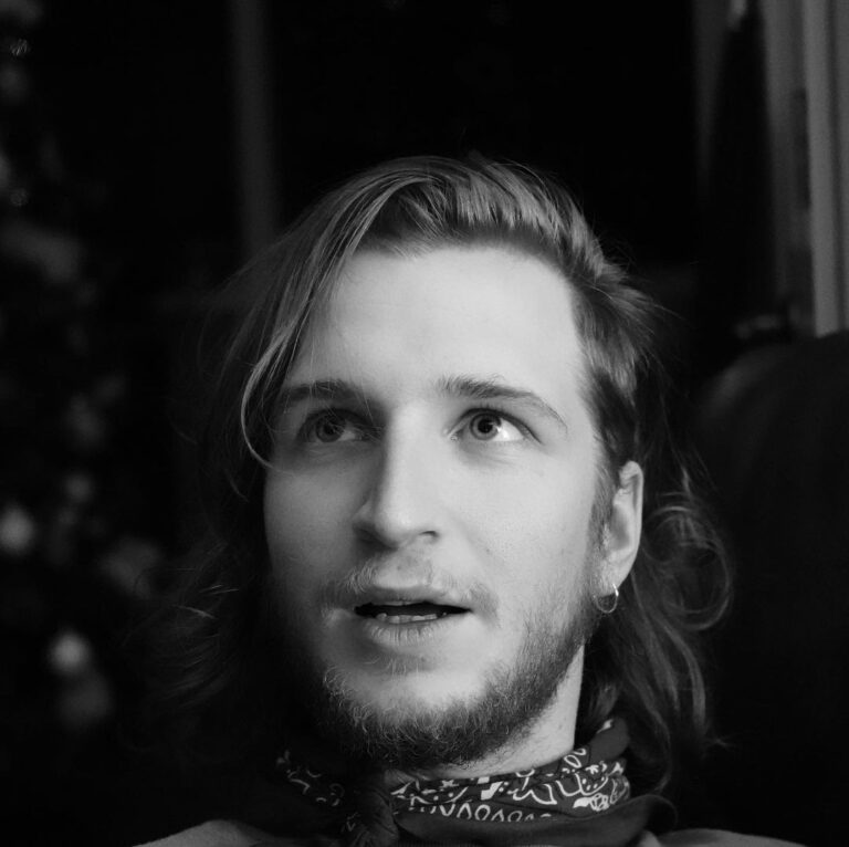 Drew Starkey Age, Wiki, Height, Girlfriend, Family & More | BiographyVilla