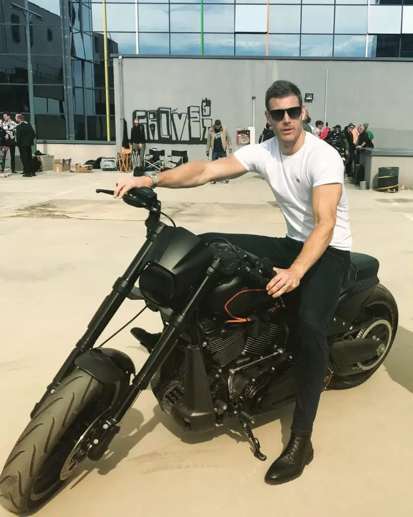 Tom Hopper Age, Wiki, Family, Education, Girlfriend, Wife