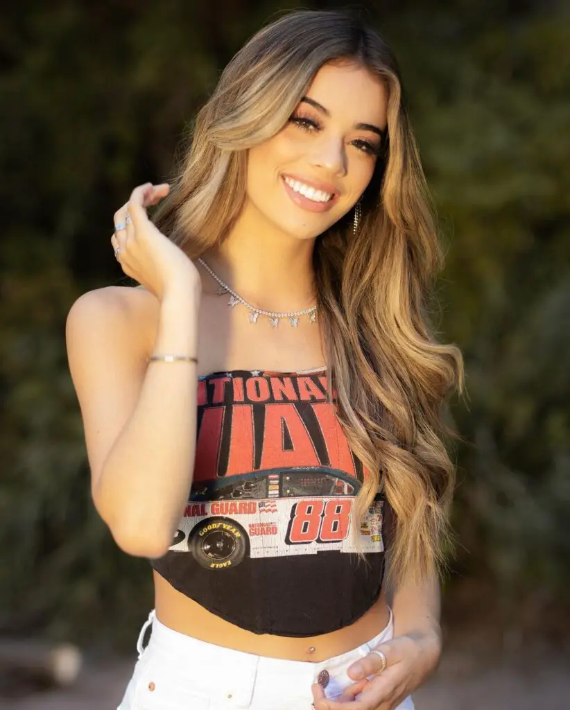 Lauren Kettering Age, Wiki, Bio, Height, Boyfriend, Net Worth 5 Lauren Kettering pics