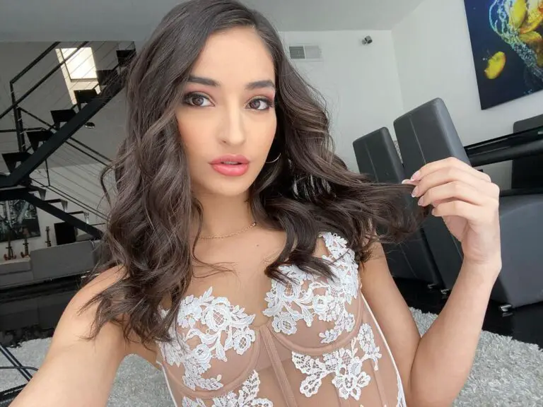 Emily Willis Age, Wiki, Height, Partner, Boyfriend, Net Worth