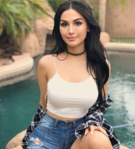 SSSniperwolf Age, Wiki, Height, Family, Boyfriend, Net Worth