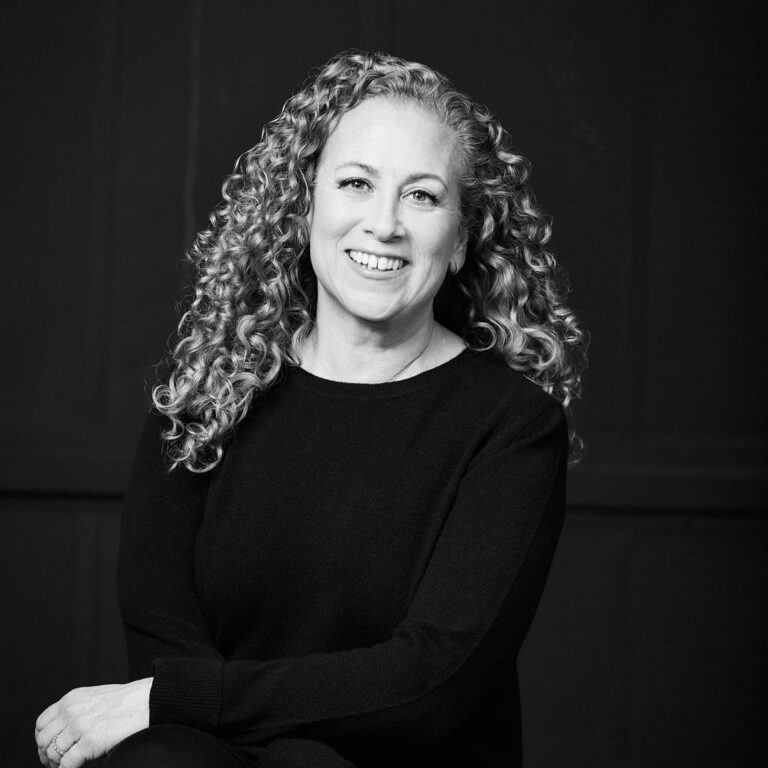 Jodi Picoult Age, Wiki, Biography, Husband, Family, Net Worth