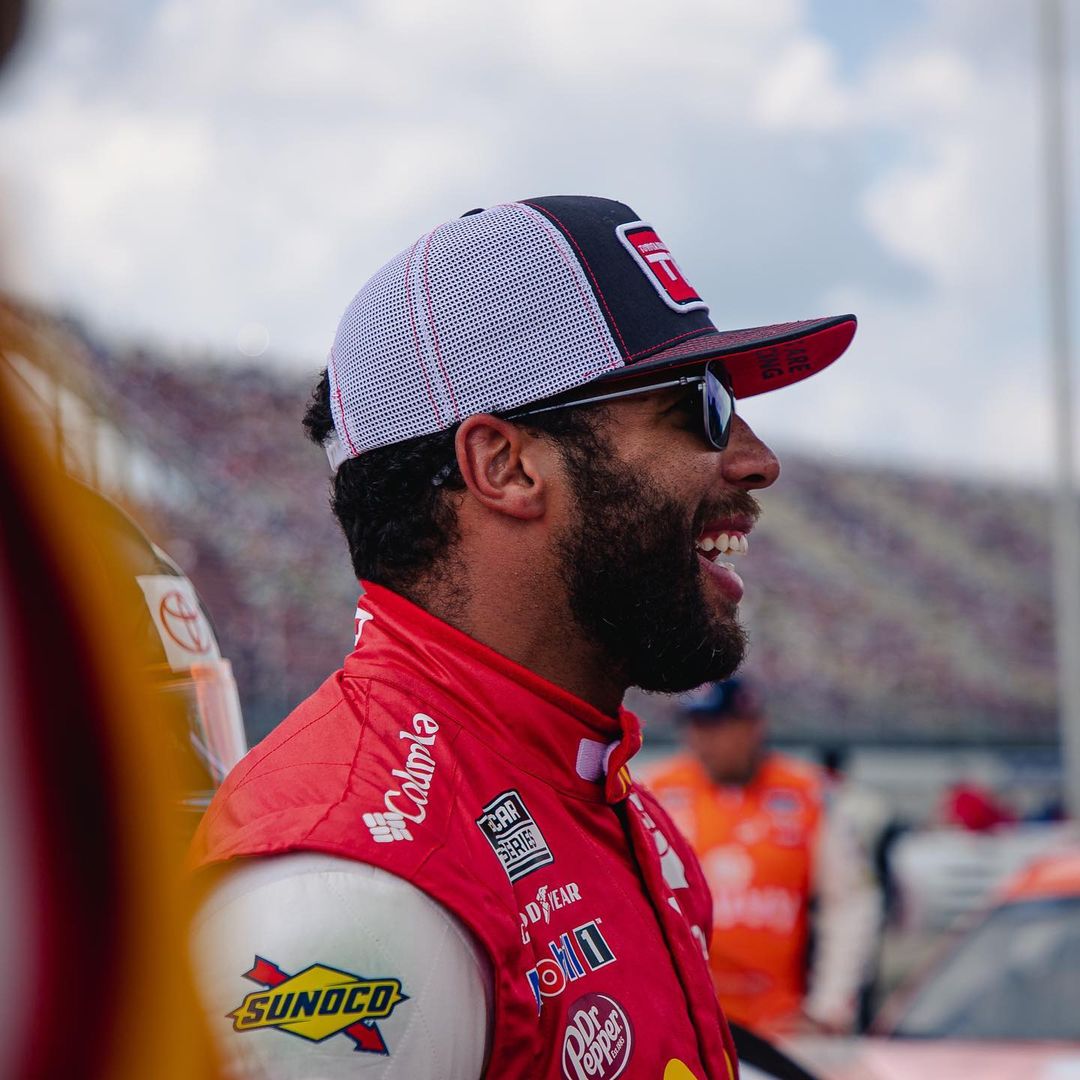 Bubba Wallace Age, Wiki, Height, Family, Wife, Net Worth | BiographyVilla