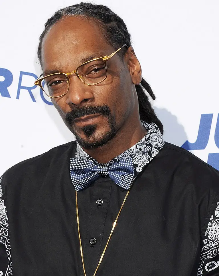 Snoop Dogg singing